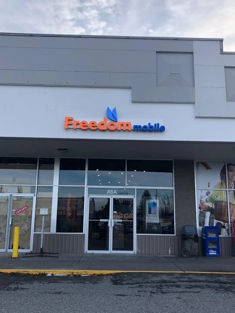 Cedar Hills Plaza storefront